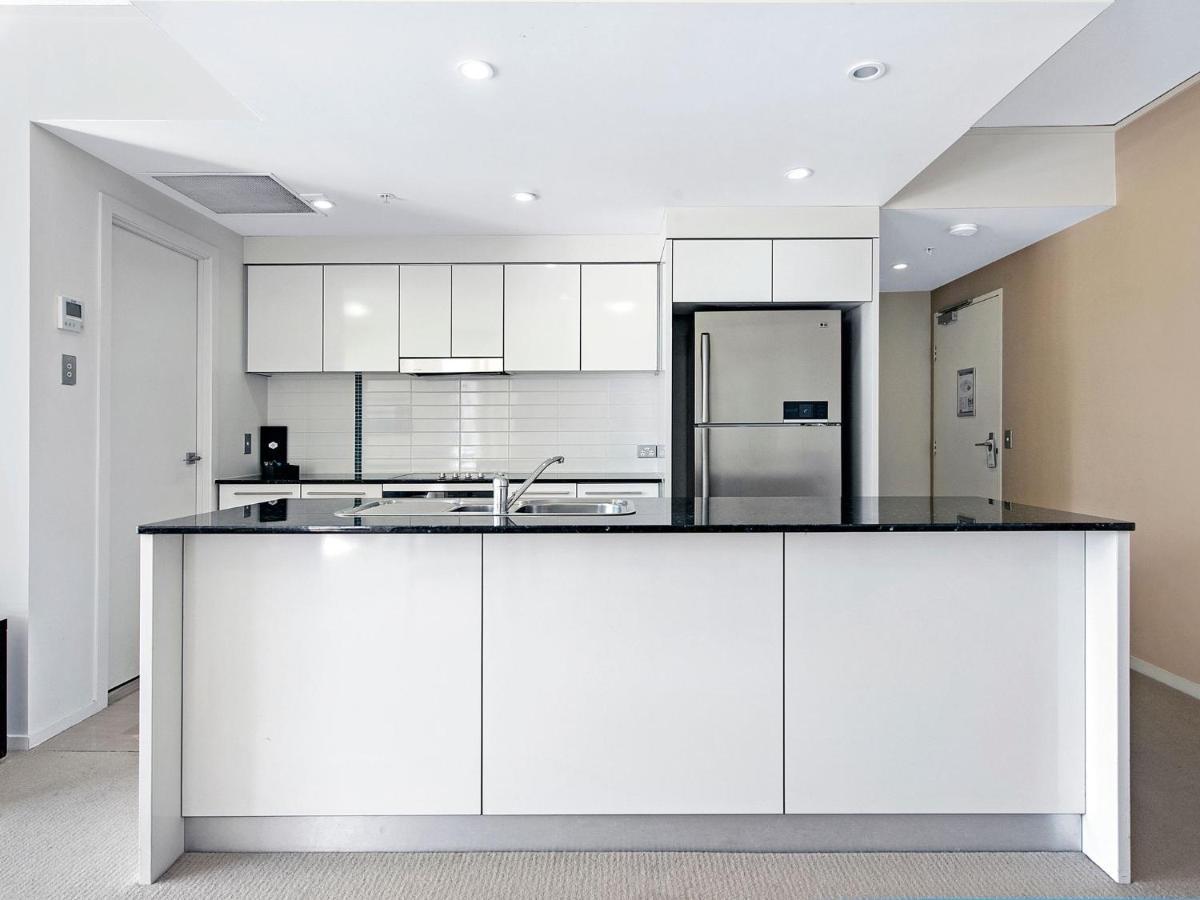 Stunning 2 Bed In Sierra Grand - Coasthm Apartment *